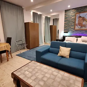 https://littlepanther-budapest.inbudapesthotels.com