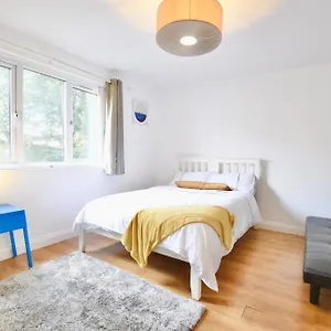 https://apt-full-close-to-excel-centre-city-airport-o2-arena.brighton-hotels-england.com