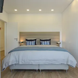 https://cascais-modern-bright-apartment-with-free-parking.hotels-lisbon-portugal.com