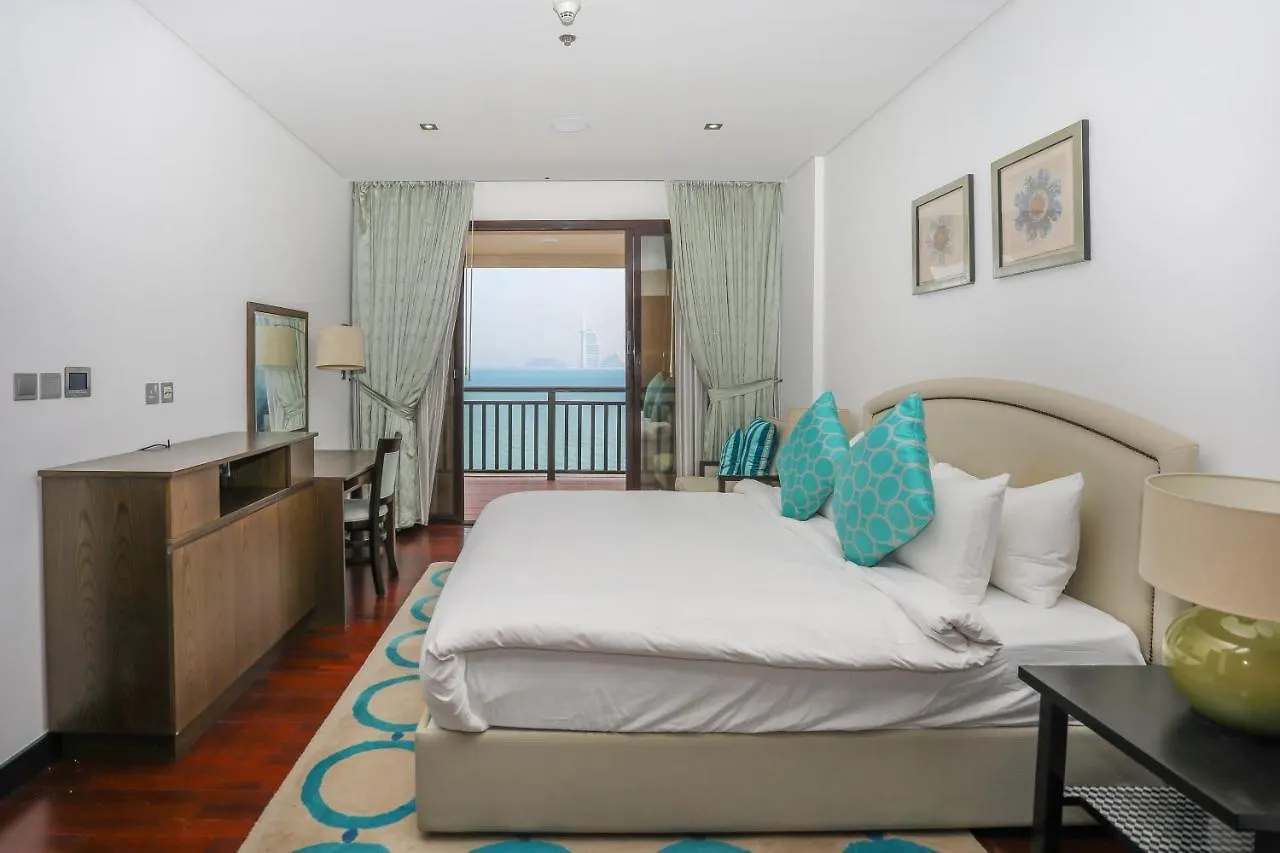 Signature Living Resort Apartments With Private Beach And Laguna Pool , Palm Jumeirah  دبي