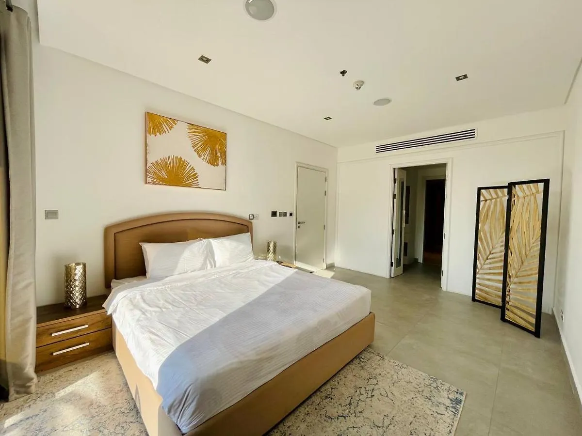 Signature Living Resort Apartments With Private Beach And Laguna Pool , Palm Jumeirah  دبي